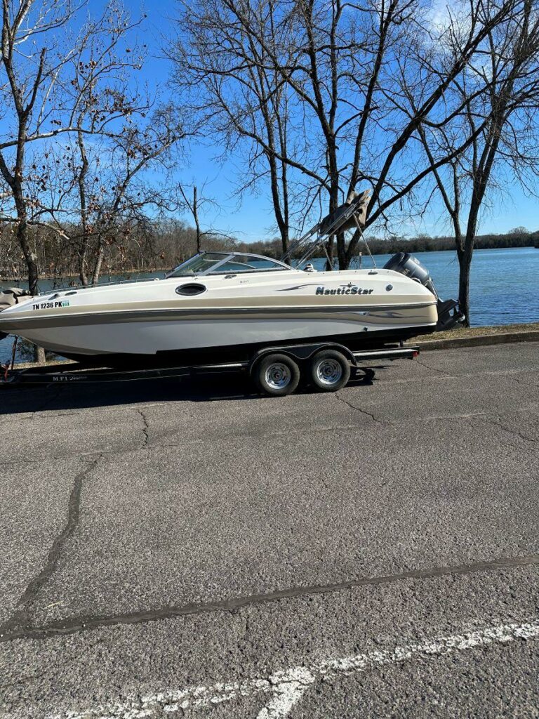 2010 NauticStar 230DC Sport Deck - photo 9