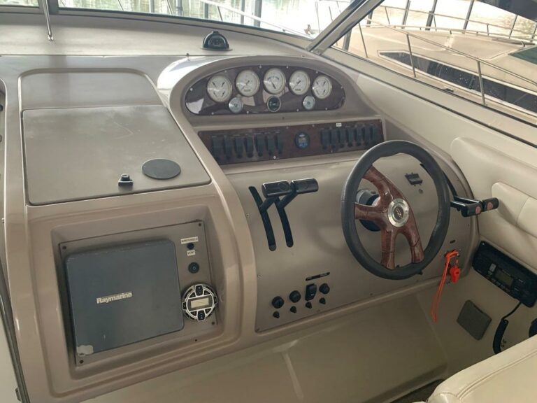 1999 Regal 402 - photo 23