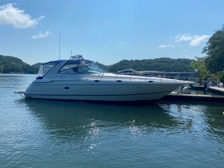 2000 Cruisers Yachts 4270 Express - photo 2