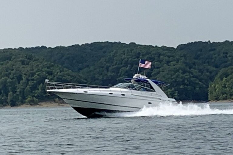2000 Cruisers Yachts 4270 Express - photo 4