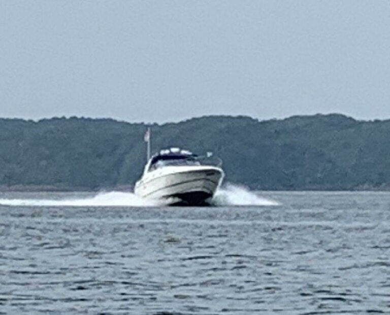 2000 Cruisers Yachts 4270 Express - photo 5