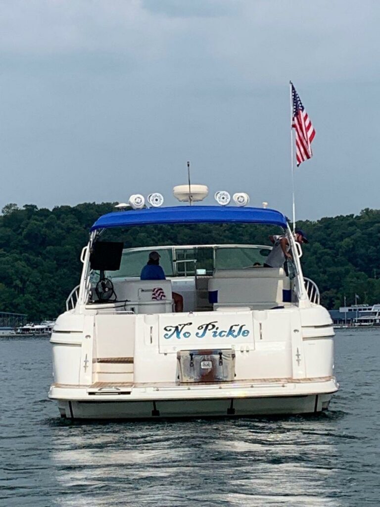 2000 Cruisers Yachts 4270 Express - photo 6
