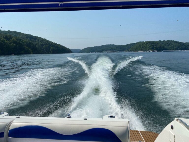 2000 Cruisers Yachts 4270 Express - photo 7