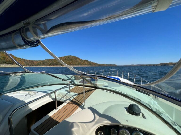 2000 Cruisers Yachts 4270 Express - photo 8