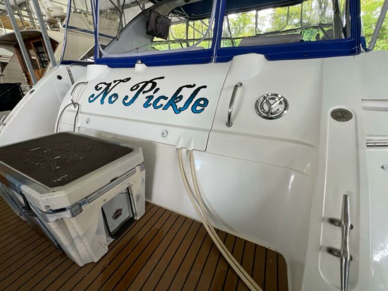 2000 Cruisers Yachts 4270 Express - photo 10