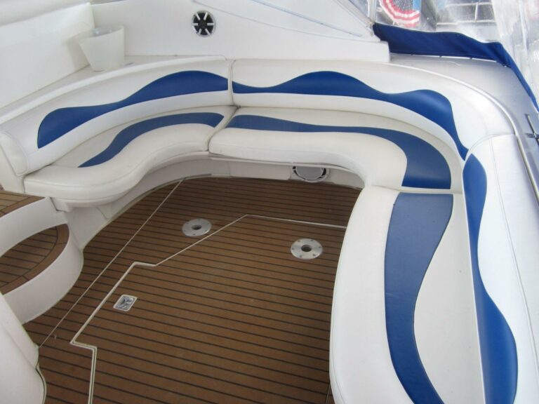 2000 Cruisers Yachts 4270 Express - photo 11