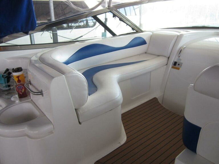 2000 Cruisers Yachts 4270 Express - photo 12