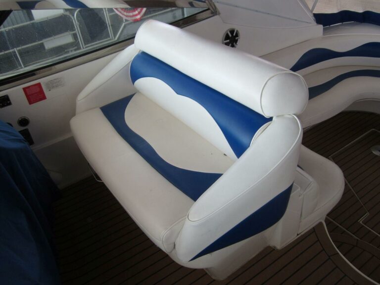 2000 Cruisers Yachts 4270 Express - photo 13
