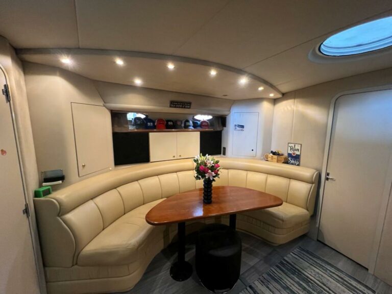 2000 Cruisers Yachts 4270 Express - photo 16