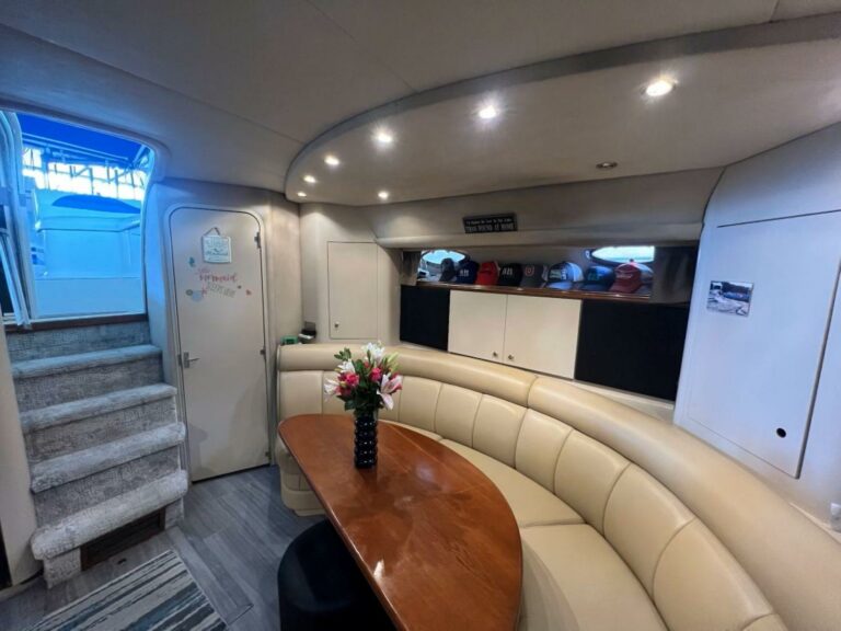 2000 Cruisers Yachts 4270 Express - photo 17