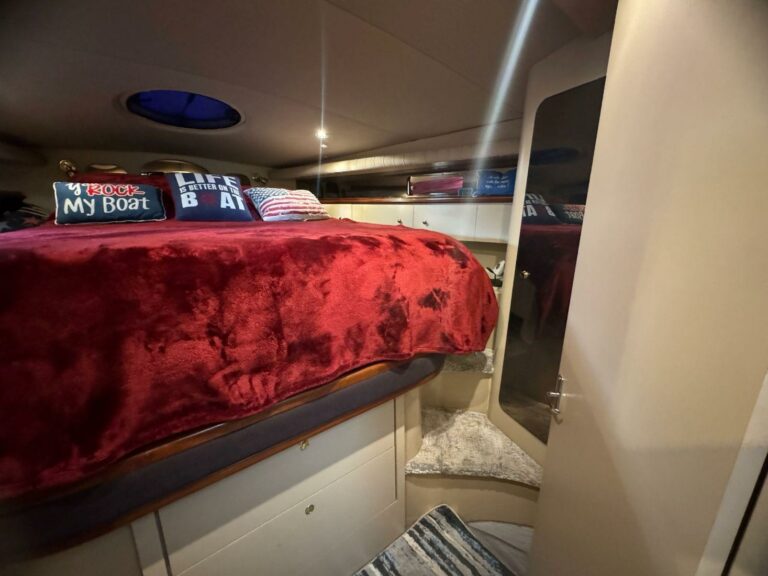2000 Cruisers Yachts 4270 Express - photo 20