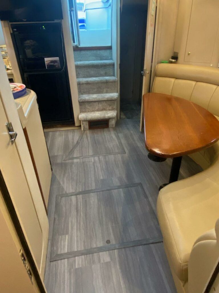 2000 Cruisers Yachts 4270 Express - photo 24