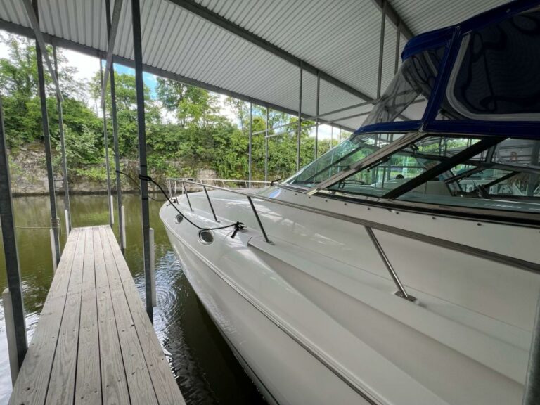 2000 Cruisers Yachts 4270 Express - photo 37