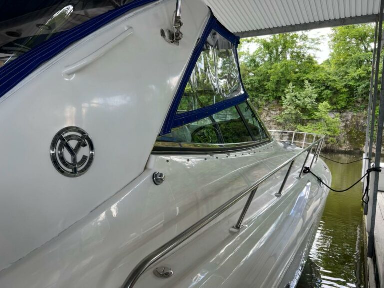 2000 Cruisers Yachts 4270 Express - photo 39