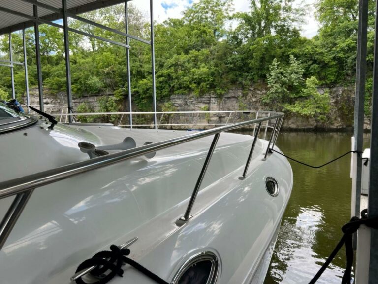 2000 Cruisers Yachts 4270 Express - photo 40
