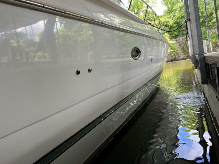2000 Cruisers Yachts 4270 Express - photo 41