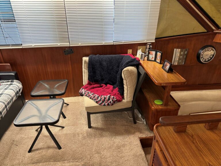 1988 Chris-Craft 426 Catalina - photo 21