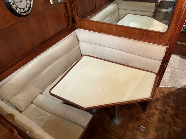 1988 Chris-Craft 426 Catalina - photo 24