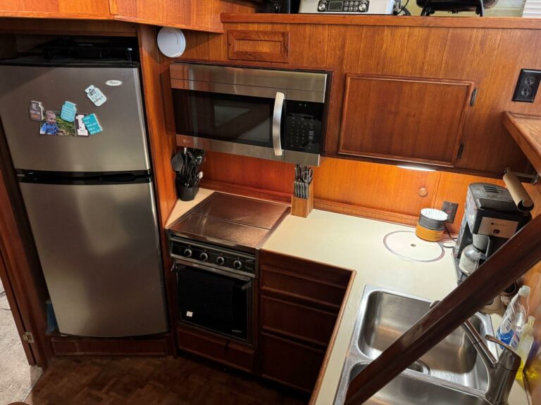 1988 Chris-Craft 426 Catalina - photo 26