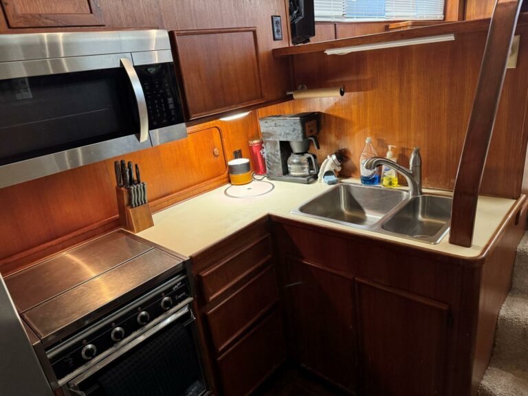 1988 Chris-Craft 426 Catalina - photo 27
