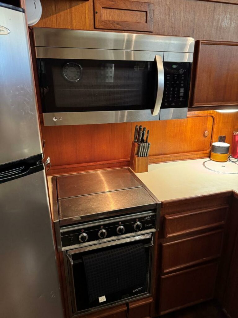 1988 Chris-Craft 426 Catalina - photo 28