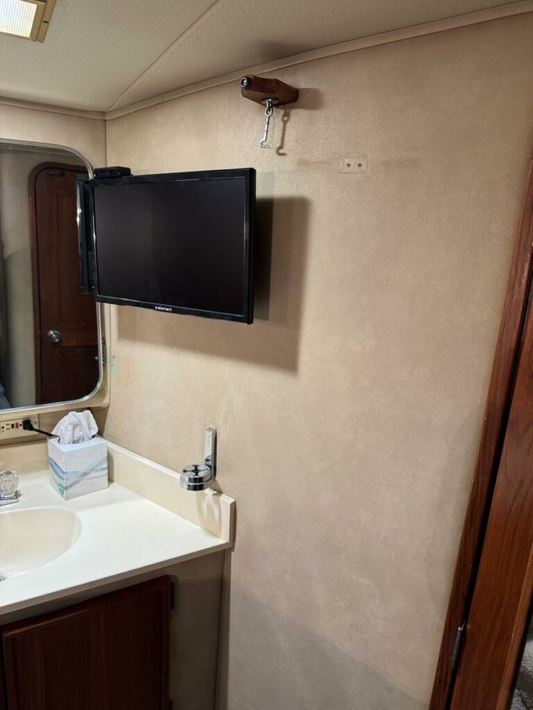 1988 Chris-Craft 426 Catalina - photo 32
