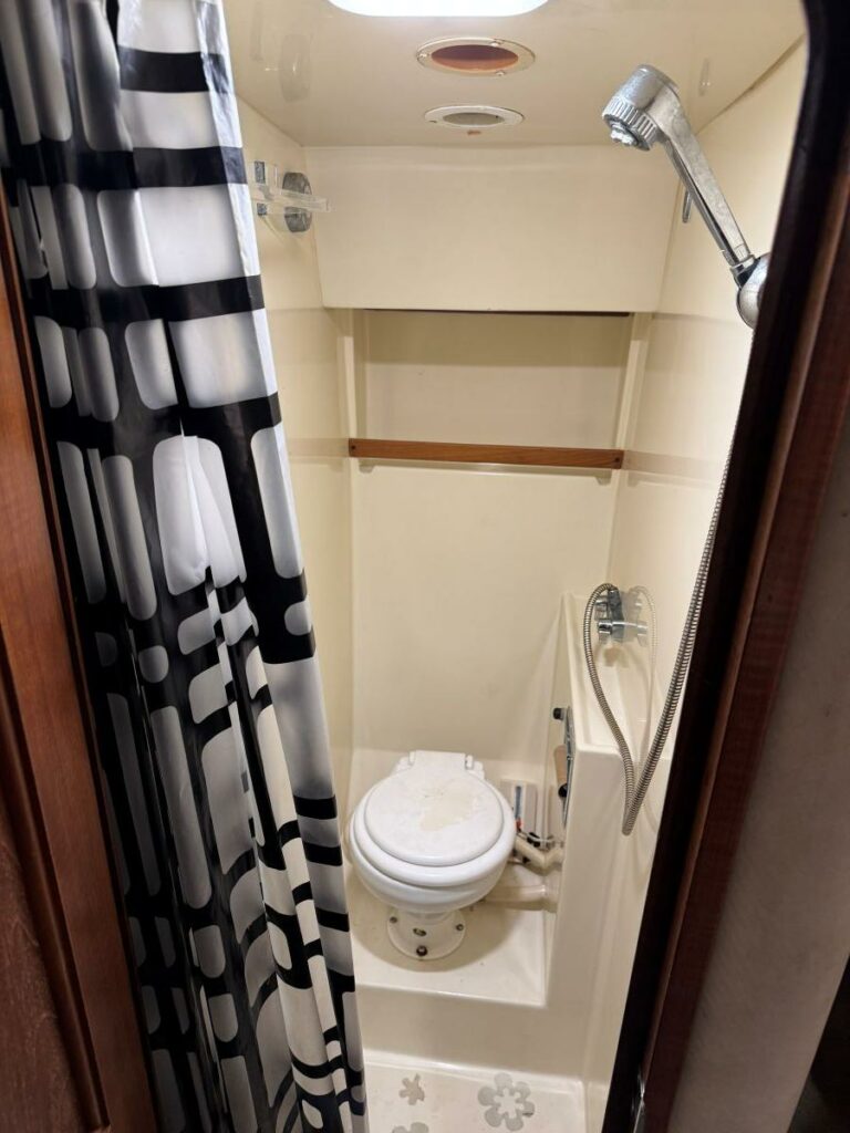 1988 Chris-Craft 426 Catalina - photo 35