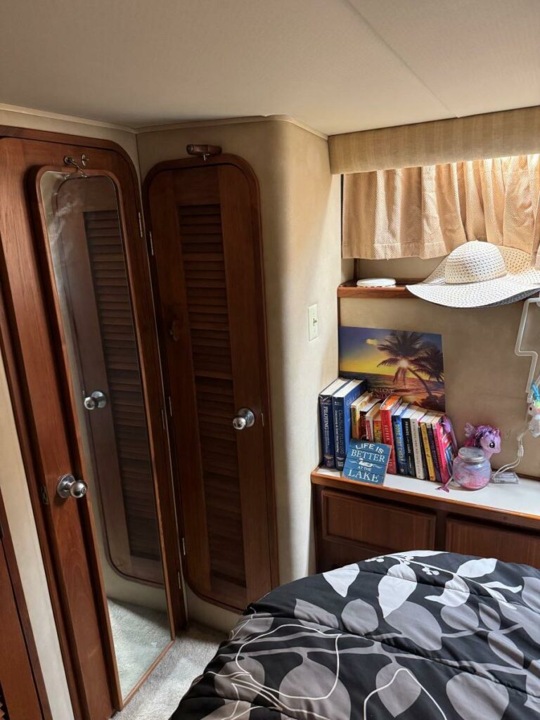 1988 Chris-Craft 426 Catalina - photo 47