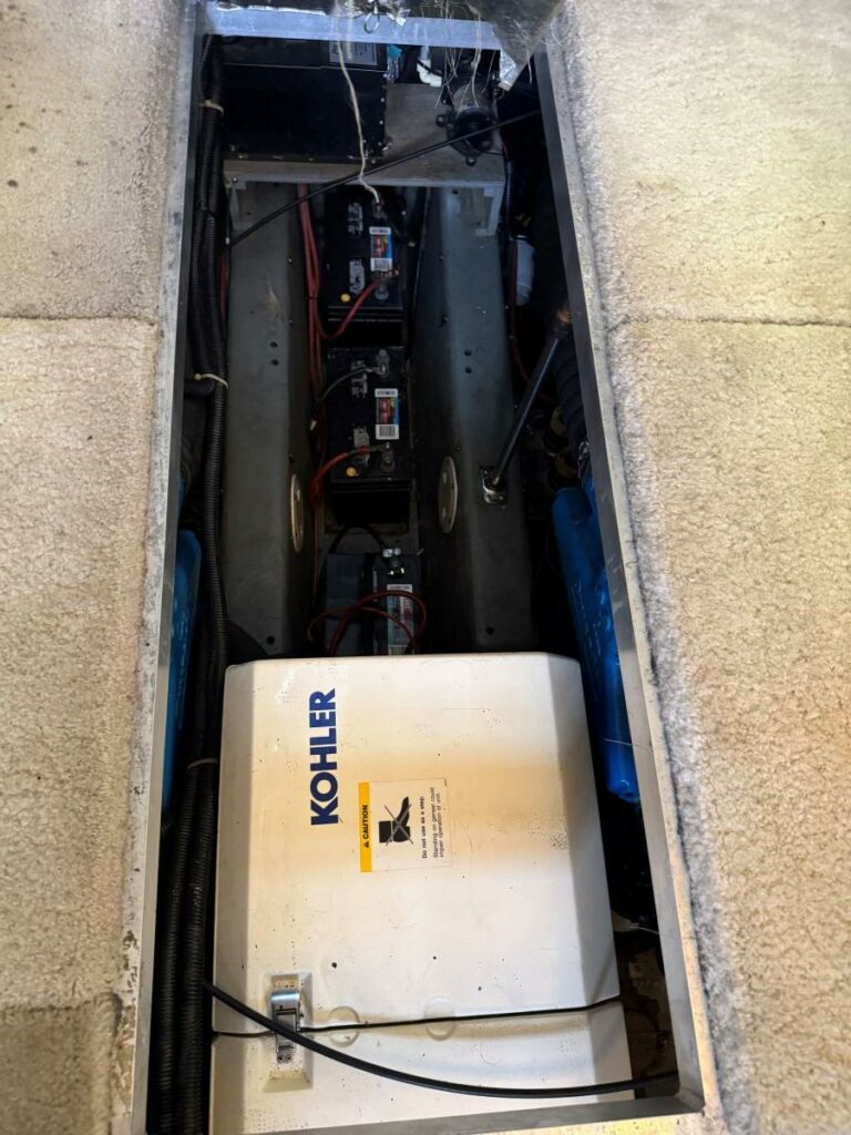 1994-carver-350-aft-cabin-power-9827415-20250604182650101-1_XLARGE