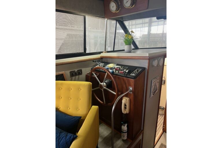 1987-carver-42-aft-cabin-motor-yacht-power-9990177-20251023173401508-4