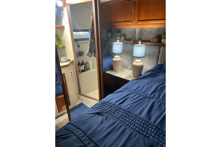 1987-carver-42-aft-cabin-motor-yacht-power-9990177-20251023173406798-3