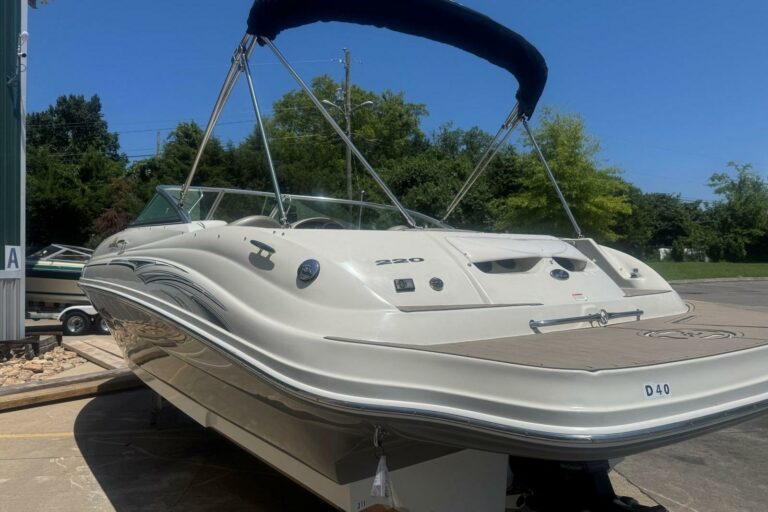 2006 Sea Ray 220 Sundeck - photo 3