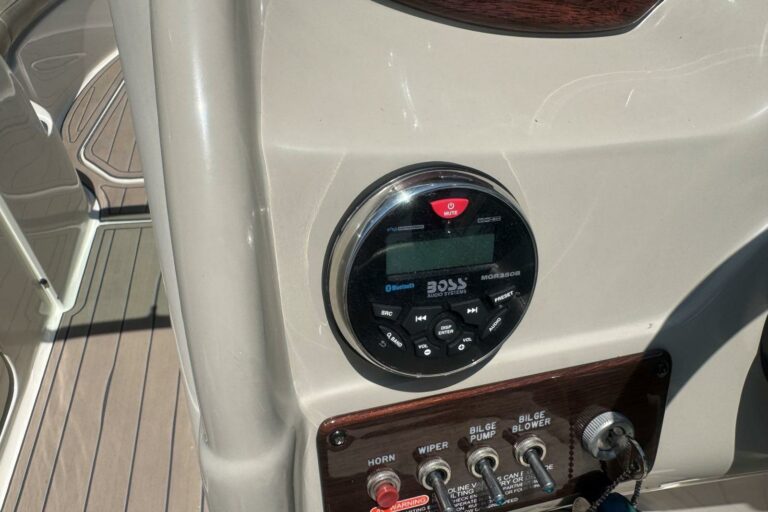 2006 Sea Ray 220 Sundeck - photo 24