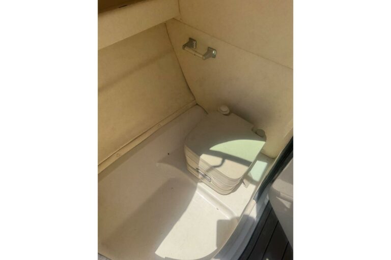 2006 Sea Ray 220 Sundeck - photo 45