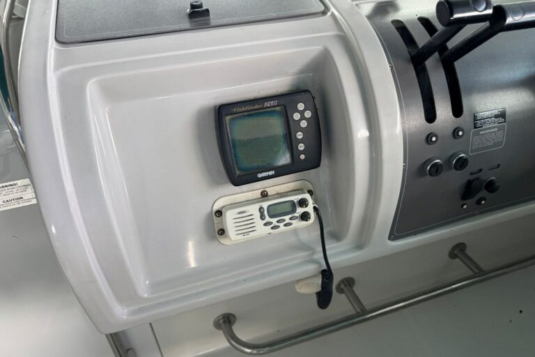 1994 Regal Commodore 400 - photo 20