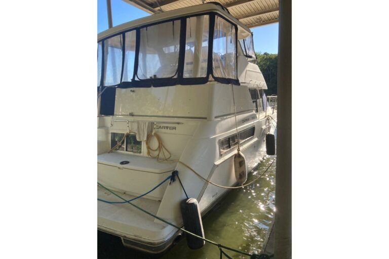 1996 Carver 355 Aft Cabin Motor Yacht - photo 2