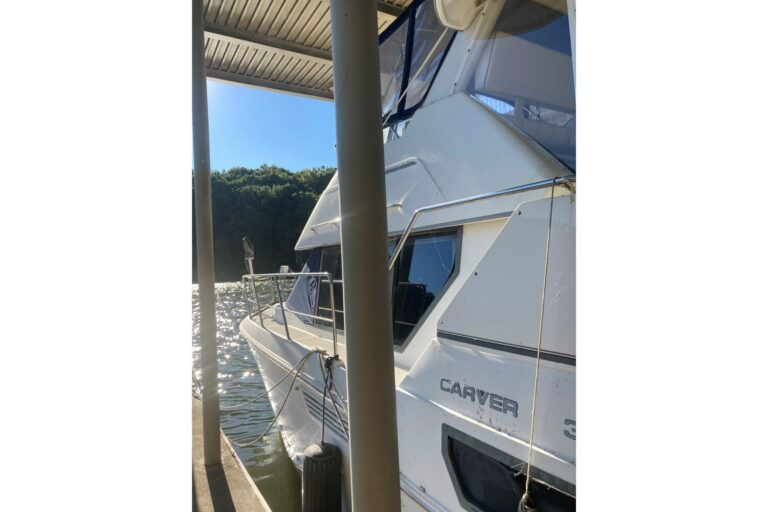 1996 Carver 355 Aft Cabin Motor Yacht - photo 6