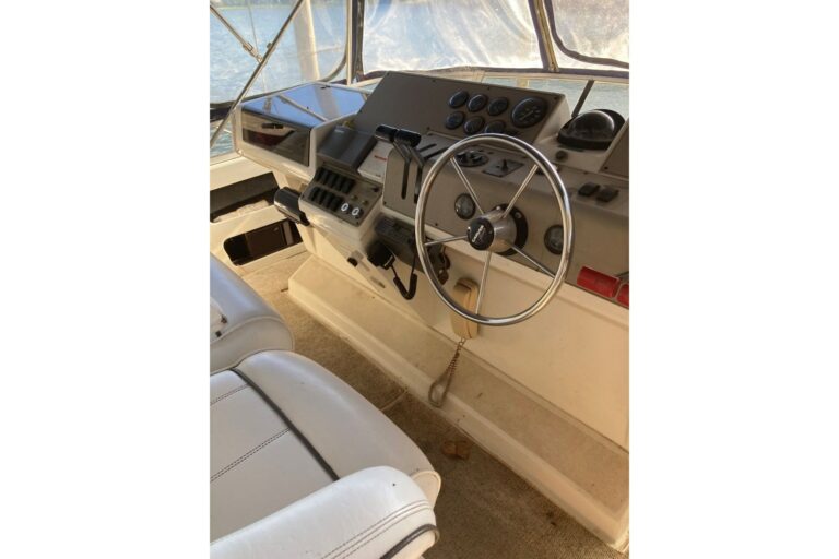 1996 Carver 355 Aft Cabin Motor Yacht - photo 8