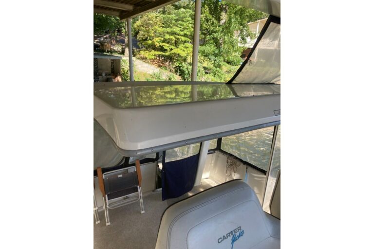 1996 Carver 355 Aft Cabin Motor Yacht - photo 12