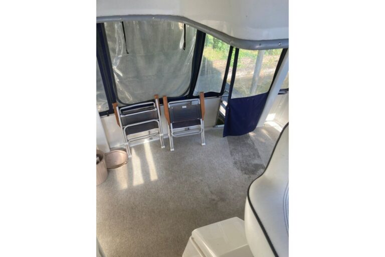 1996 Carver 355 Aft Cabin Motor Yacht - photo 13