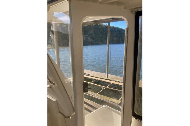 1996 Carver 355 Aft Cabin Motor Yacht - photo 14