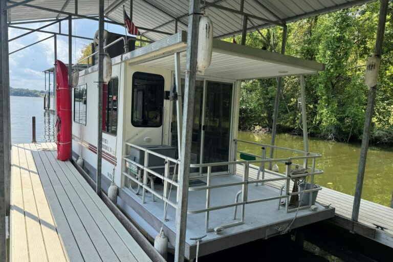2011-catamaran-cruisers-lil-hobo-31-power-10286505-20260813123246126-4