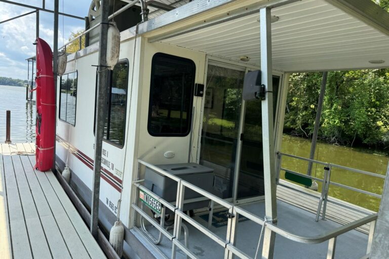 2011-catamaran-cruisers-lil-hobo-31-power-10286505-20260813123246947-1