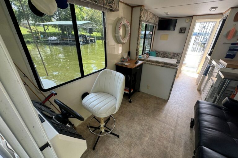 2011-catamaran-cruisers-lil-hobo-31-power-10286505-20260813123250175-1