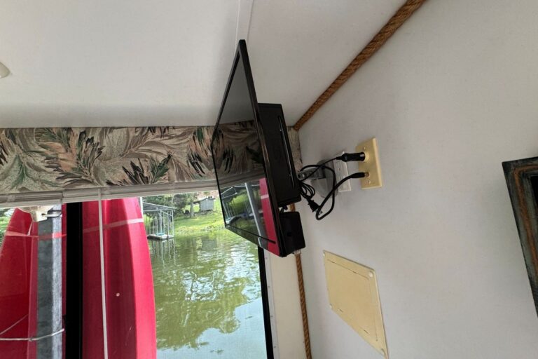 2011-catamaran-cruisers-lil-hobo-31-power-10286505-20260813123254445-1