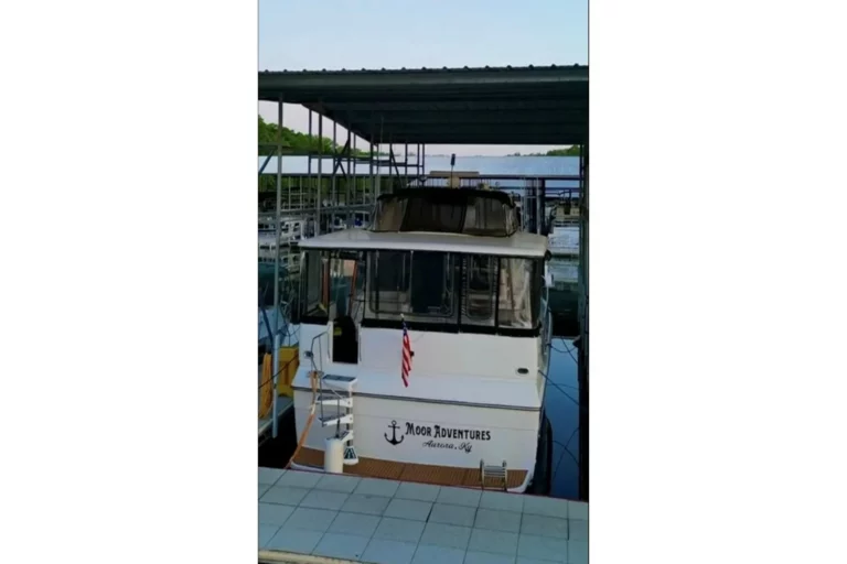 1987 Carver 4207 Aft Cabin Motor Yacht