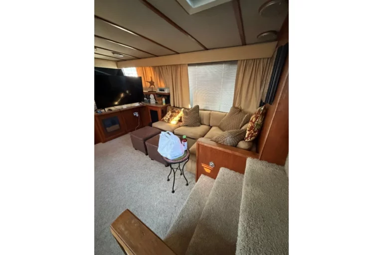 1987 Carver 4207 Aft Cabin Motor Yacht