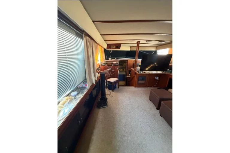 1987 Carver 4207 Aft Cabin Motor Yacht