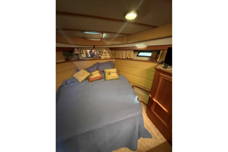 1987 Carver 4207 Aft Cabin Motor Yacht