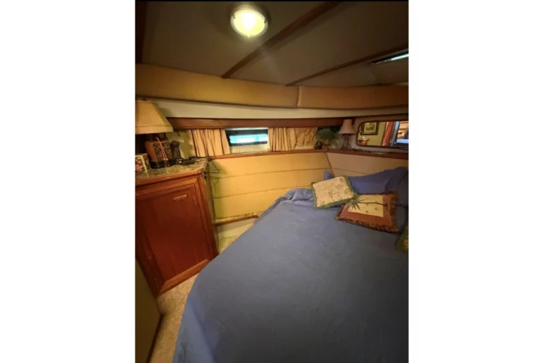 1987 Carver 4207 Aft Cabin Motor Yacht